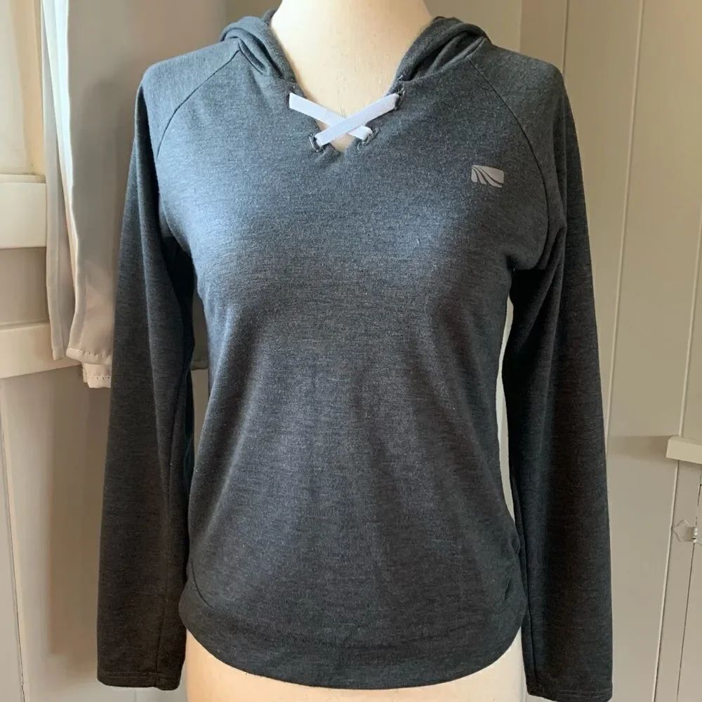 Marika hoodie long sleeve sweatshirt lightweight sz xs like new
